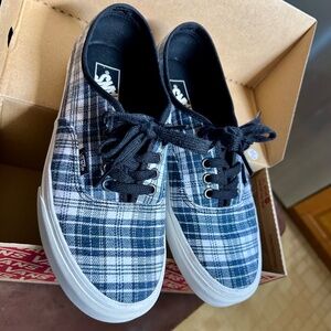 Vans “The Authentic” Like New!  Women’s 9.5 or Men’s 8